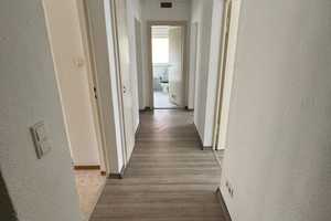 Helle gepfl. 3 Zi. Whg. 71 m² m. Ebk., Balk. 4.OG ohne Lift, in Nbg. Nord zentr. Lage, Nähe Burg. – Maxfeldstr. 12, 90409 Nürnberg – Vorschaubild 4