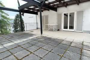 Gepflegtes 4 Familienhaus in ruhiger Lage, mit Balkon, Dachterrasse und 2 Garagen – Esslingen (Kreis) – Vorschaubild 4