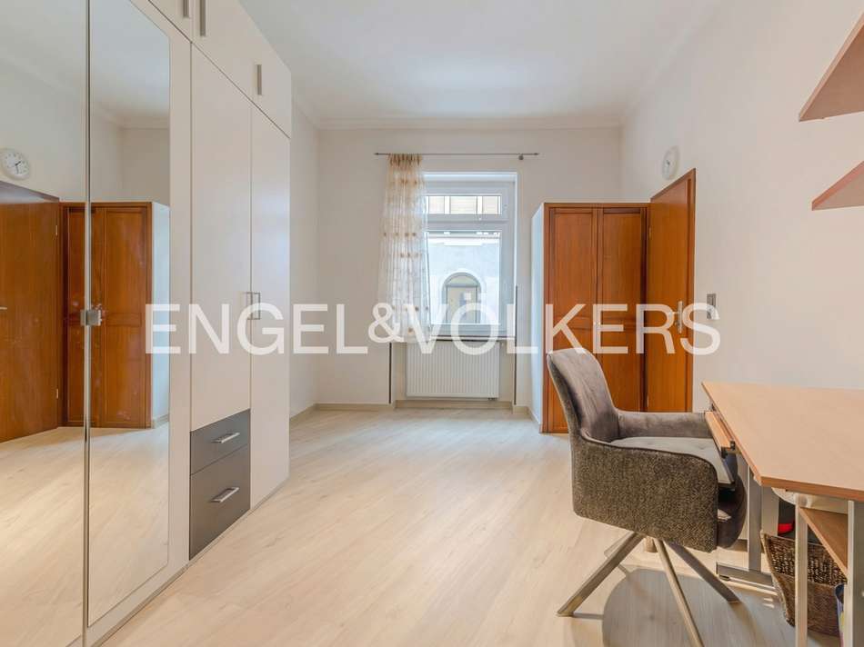 Arbeits- oder Kinderzimmer