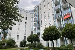 Freie großzügige 2-Zimmer Wohnung Moosach Olympia Pressestadt ohne Käuferprovision – Werner-Friedmann-Bogen 5, 80993 München – Vorschaubild 1