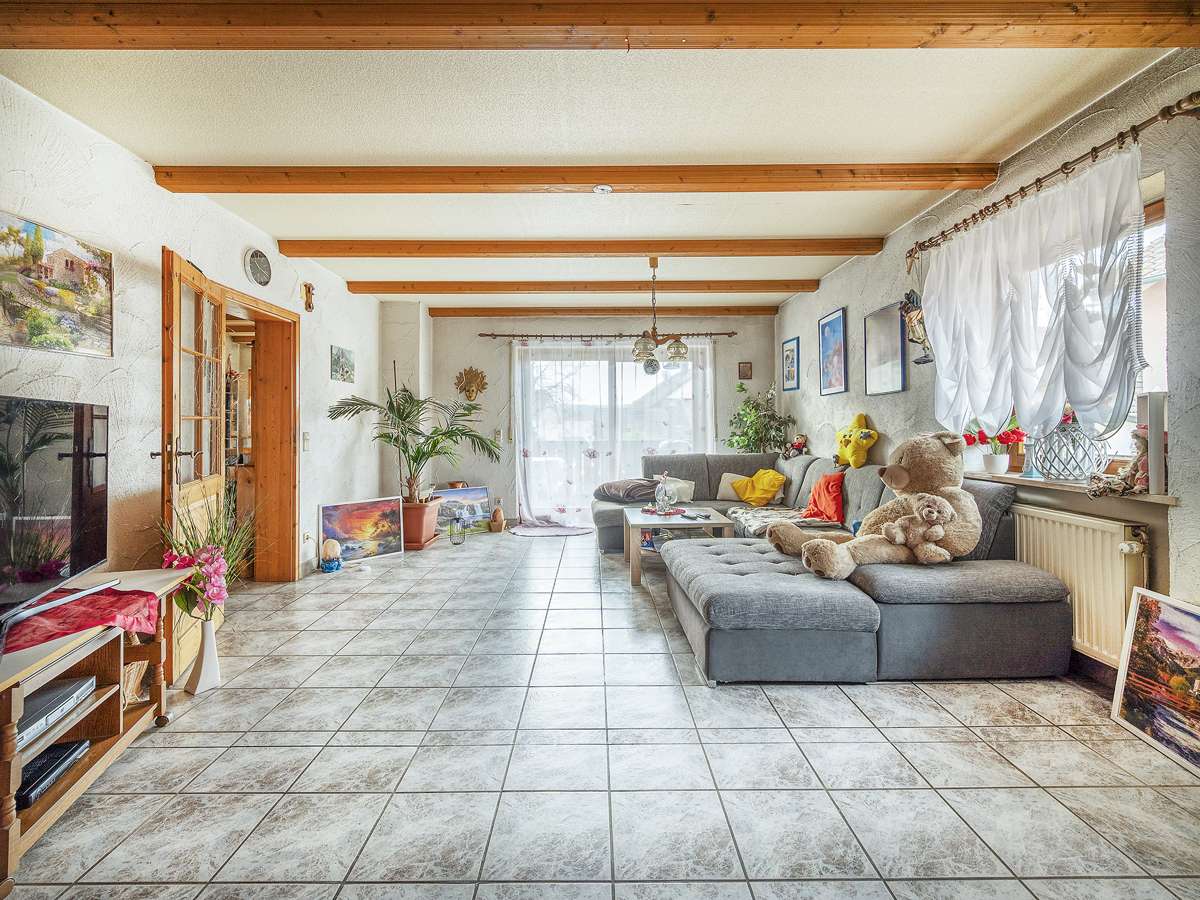 Immobilie in Marxzell - Familienfreundlich & ruhig: Einfamilienhaus mit Einliegerwohnung, Garten, Terrasse und Balkon - Bild 3