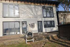 Wohnhaus mit Seeblick und Garten