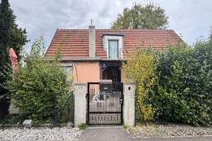 Teilrenoviertes Haus zu verkaufen, renovierungsbedürftig