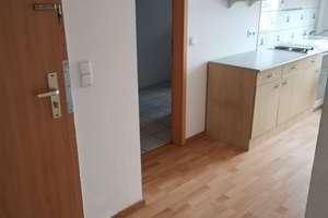 Geräumige Dachgeschoss-Wohnung mit Badewanne, Tageslichtbad und Einbauküche! – Landsberger Straße 54, 6112 Freiimfelde/Kanenaer Weg, Halle (Saale) – Vorschaubild 7