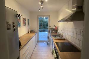 Helle 2-Zimmerwohnung mit Balkon und Bad mit Fenster