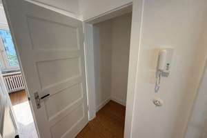 Hochwertig sanierte 2-Zimmer-Wohnung mit Balkon in Düsseldorf-Oberkassel – 40545 Oberkassel, Düsseldorf – Vorschaubild 10