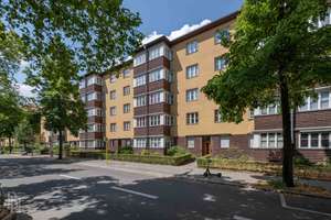 Wohnen im Denkmal und beste Lage in Friedenau. Sanierte Familienwohnung mit zwei Bädern und EBK