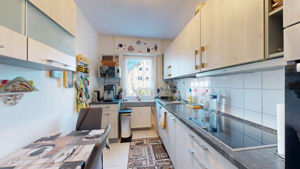 Immobilie in Hagenbach - ~~ GEPFLEGTE DREI ZIMMER WOHNUNG MIT BALKON, KELLERABTEIL, GARAGE UND STELLPLATZ ~~ - Bild 3