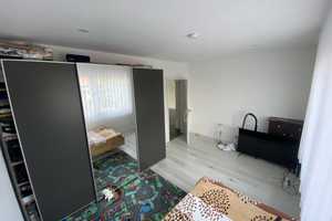 Erstbezug nach Sanierung: exklusives und großes 7-Zimmer-Haus in Schwandorf
TEL 015255889134 – Prissath 20, 92421 Schwandorf (Kreis) – Vorschaubild 13