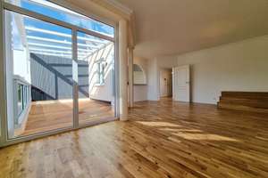 Penthouse-Feeling I Großzügige 2-Zimmer-Wohnung mit Wintergarten, Terrasse