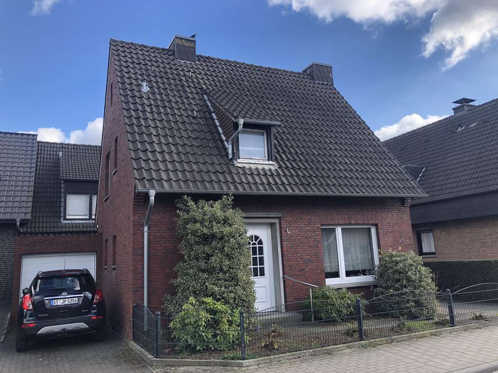 Immobilie in Greven - Handwerker aufgepasst!
Kleiner Altbau ( Wohnungseigentum ) als Einfamilienhaus oder mit 2 kleinen Wo - Bild 1