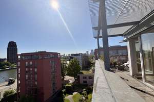 4-Zimmer-Luxus-Penthouse direkt am Main nahe EZB mit viel Privatsphäre 