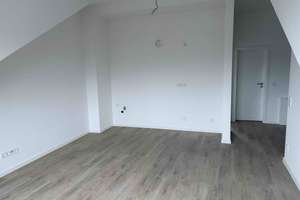 Erstbezug nach Kernsanierung: 2,5-Zimmer-Wohnung im Dachgeschoss-Bezugsfertig /Gemeinschaftsterrasse – Kölner Straße 350, 47807 Fischeln, Krefeld – Vorschaubild 7