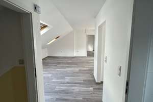 Frisch saniert & sofort einziehen – Klimatisierte 2,5-Zimmer-Dachgeschosswohnung in Krefeld! – Winkelstraße 7-9, 47798 Stadtmitte, Krefeld – Vorschaubild 11