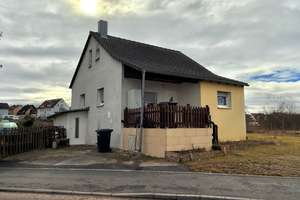 Weilimdorf - frei stehendes 1-2-Familienhaus mit großem Garten und Stellplätzen