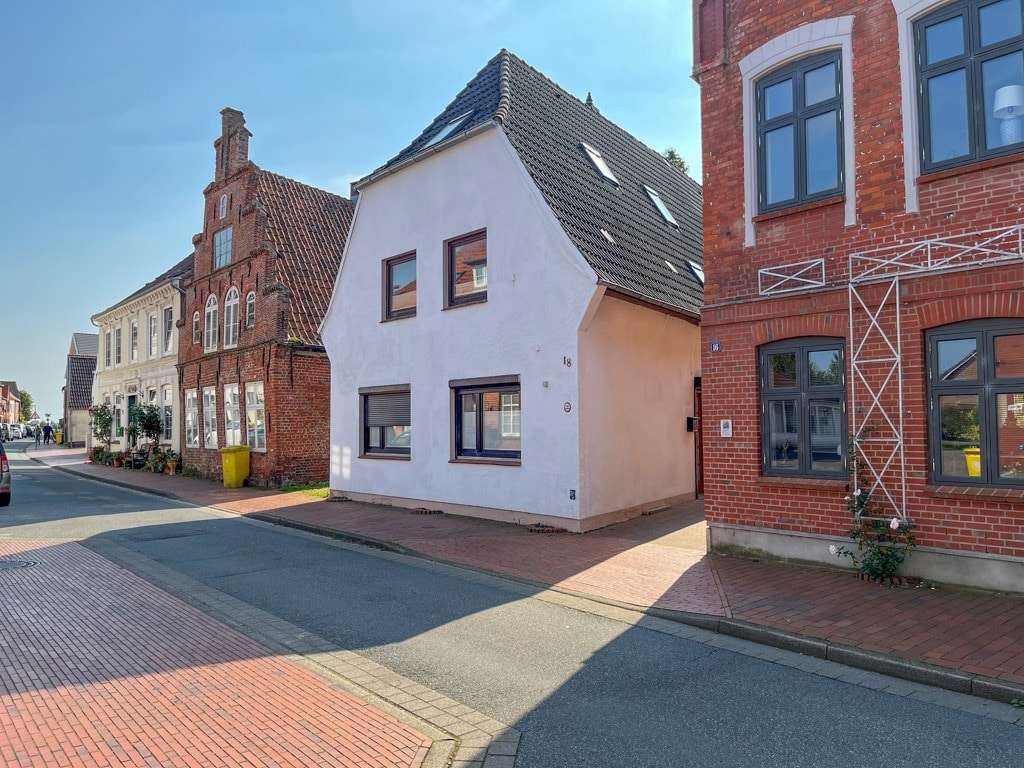 Kapitalanlage! Wohnhaus mit 3 Wohneinheiten nahe dem Tönninger Hafen, Nordfriesland Kreis – Bild 2
