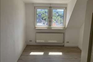 Wohnen mit Charakter: 2-Zimmer-Dachgeschosswohnung in Vallendar – Höhrer Straße 19, 56179 Vallendar – Vorschaubild 2