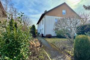 Idyllische Doppelhaushälfte mit perfektem Schnitt und Garten – Ihr Wohlfühl-Zuhause in Oberhaching! – Münchner Straße 10A, 82041 Oberhaching – Vorschaubild 1