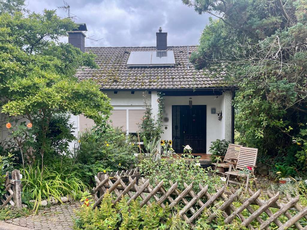 Immobilie in Loffenau - Einfamilienhaus mit Einliegerwohnung und toller Aussicht in Loffenau - Bild 2