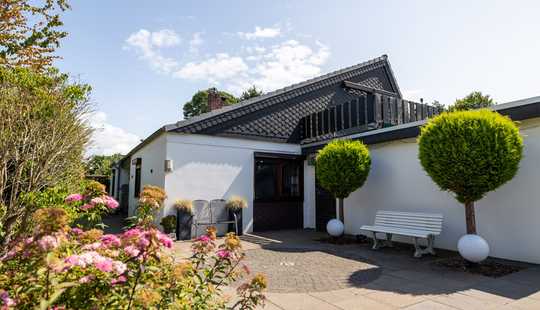 Bild von *** aus PFLEGENDER HAND in BELIEBTER LAGE mit viel RAUM und GARTEN ***