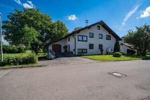 Idyllisch! Zweifamilienhaus mit traumhaftem Garten – Die vollständige Adresse der Immobilie erhältst du vom Anbieter., 89186 Illerrieden – Vorschaubild 1