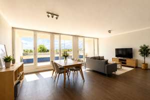 Provisionsfrei! Lichtdurchflutete 4 Zi. WHG mit sonnigem Balkon
