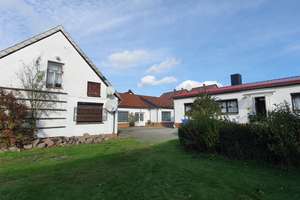 Viel Platz für Ihre Ideen - 2 Häuser * Bürohaus * Laden * Wirtschaftsgebäude * 4 Garagen * Wald uvm. – Die vollständige Adresse der Immobilie erhältst du vom Anbieter., 39619 Fleetmark – Vorschaubild 1