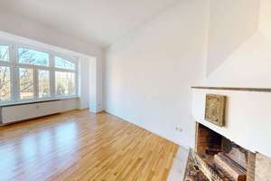 Wohnen im Altbau: Bezugsfreie 2-Zimmer-Eigentumswohnung