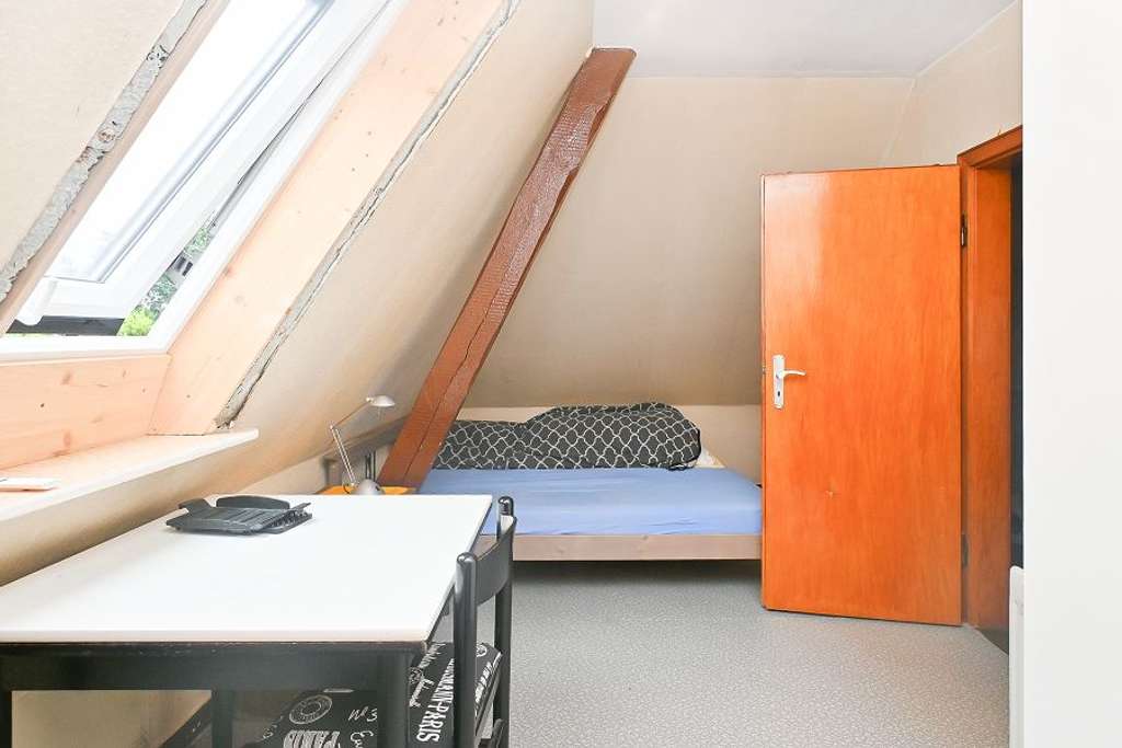 Immobilie in Wienhausen - Sanierungsbedürftiges Zweifamilienhaus mit großzügigem Grundstück! - Bild 1