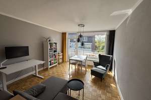 Moderne und möblierte 2-Zimmer-Wohnung mit Balkon im 1. OG Nähe UKE
