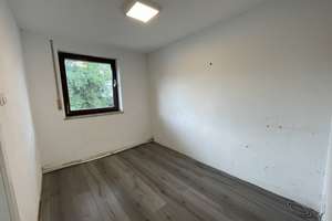Haus mit 2 großen Whg., Büroräumen und großer Halle für Gewerbe – Die vollständige Adresse der Immobilie erhältst du vom Anbieter., 89447 Zöschingen – Vorschaubild 13