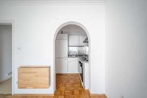 Charmantes Apartment (2. OG) mit großem Balkon, grünem Ausblick und Westpark-Nähe – Die vollständige Adresse der Immobilie erhältst du vom Anbieter., 80686 Land in Sonne, München – Vorschaubild 4