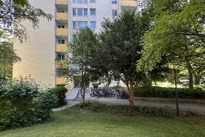 Wohnung bei St. Emmeram zum Modernisieren – Die vollständige Adresse der Immobilie erhältst du vom Anbieter., 81925 Oberföhring, München – Vorschaubild 2