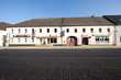 Historischer Vierseithof mit Gasthaus, Pension, Laden, Bar und Bistro