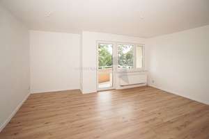 + WG-geeignete Wohnung in Bernsdorf + Gemütliche 3 Raum-Whg. mit Einbauküche, Balkon & Tageslichtbad – Fabriciusstraße 10, 9126 Bernsdorf, Chemnitz – Vorschaubild 4