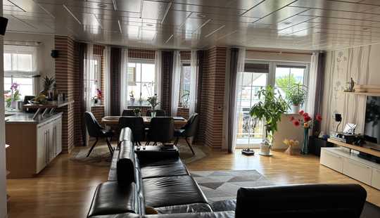 Bild von Architektenhaus mit zwei Einliegerwohnungen, Garten und Garage