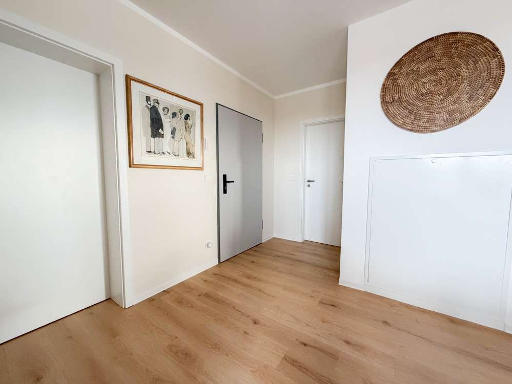 Immobilie in Dörfles-Esbach - Exklusive neuwertige Dachgeschosswohnung mit Dachterrasse, Aufzug & Veste-Blick - Bild 8