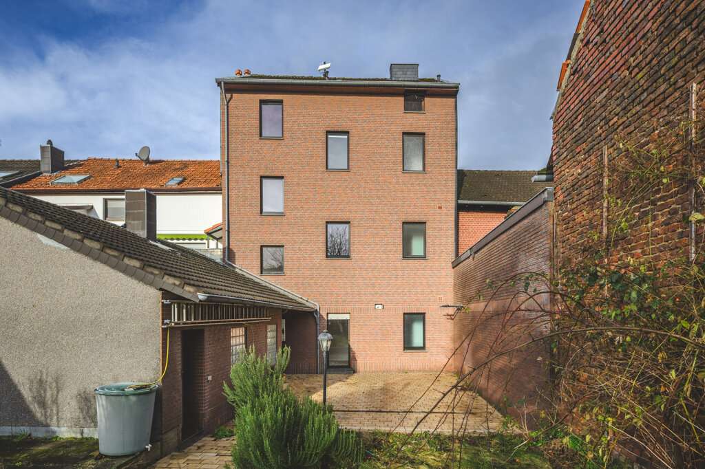 Immobilie in Würselen - Großes, bezugsfreies Einfamilien- oder Mehrgenerationenhaus in Broichweiden - Bild 1