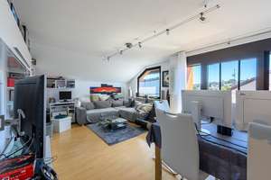 Schöne 2 Zi. Dachgeschoß-Wohnung mit wenig Schräge, Einbauküche und Balkon in ruhiger Lage – Die vollständige Adresse der Immobilie erhältst du vom Anbieter., 75180 Büchenbronn, Pforzheim – Vorschaubild 3