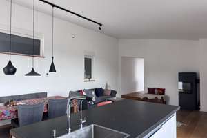 Exklusives Loft-Apartment mit Designküche, Kamin, 2 Balkone & Garage – 105 qm Wohnkomfort – Im Hummelacker 12, 75180 Büchenbronn, Pforzheim – Vorschaubild 2