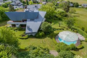 Pure Exklusivität! Einzigartige Architektenvilla mit Parkgarten, Pool & atemberaubendem Weitblick – Die vollständige Adresse der Immobilie erhältst du vom Anbieter., 91077 Neunkirchen am Brand – Vorschaubild 3