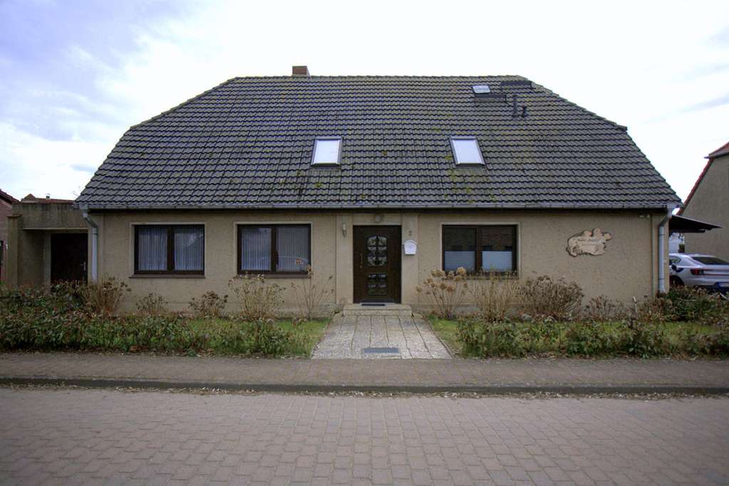 Immobilie in Domsühl - Sehr geräumiges  saniertes Wohnhaus +  2 Einliegerwohnungen - Bild 1