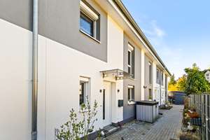 Neuwertiges modernes Townhouse in KFW 40 Standard A+ mit hübscher Terrasse und 2 Stellplätzen – Die vollständige Adresse der Immobilie erhältst du vom Anbieter., 23866 Nahe – Vorschaubild 2