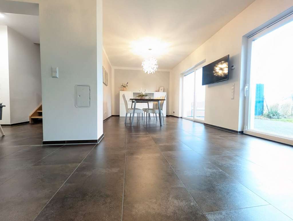 Immobilie in Kottweiler-Schwanden - Moderne DHH mit Loft-Charakter, traumhafter Terrasse und idyllischem Garten in Kottweiler - Bild 1