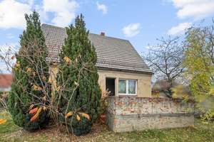 Machen Sie was draus...Einfamilienhaus mit großem Grundstück in ruhiger Siedlungslage in Großenhain – Die vollständige Adresse der Immobilie erhältst du vom Anbieter., 1558 Großenhain – Vorschaubild 3
