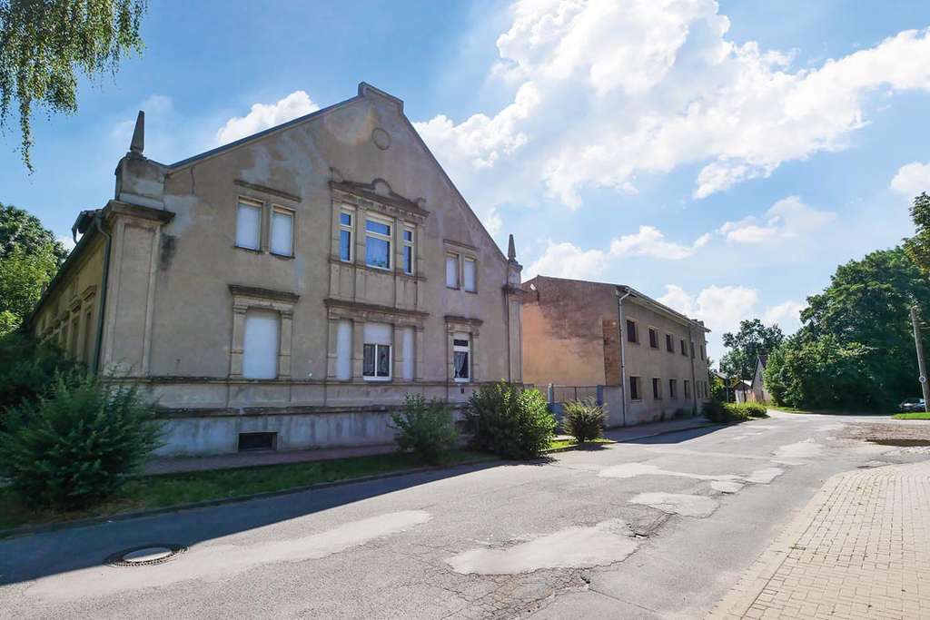 Auktion am 19. Juni 2025 - Ehemalige Vier-Seiten-Hofanlage (teilweise vermietet)

