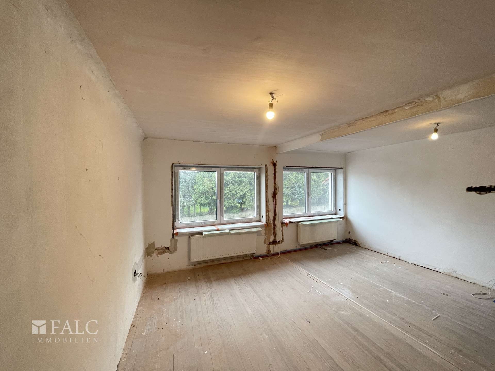 Immobilie in Rehlingen-Siersburg - Idyllisches Landhaus mit Scheune, Garage & Brunnen – Entwicklungspotenzial! - Bild 1