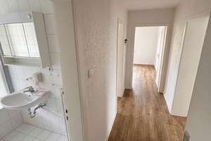 Zentral & absolut ruhig wohnen: Frisch sanierte 3-Zimmer-Wohnung (75 m²) mit Balkon in Siegen – Die vollständige Adresse der Immobilie erhältst du vom Anbieter., 57074 Siegen, Siegen – Vorschaubild 2