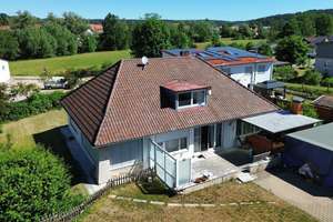 Großzügiges Wohnen auf einer Ebene – Bungalow mit ausgebauten Dachgeschoss