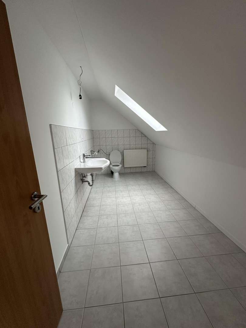 Immobilie in Buttenheim - Geräumiges Einfamilienhaus mit schönem Naturgarten und Einzelgarage - Bild 9